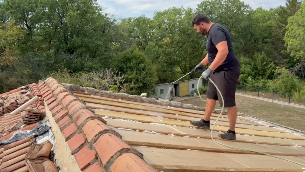 Toiture en tuiles d’une maison